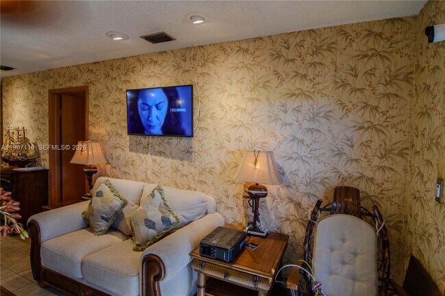 Building Photo - 8044 NW 41 Ct