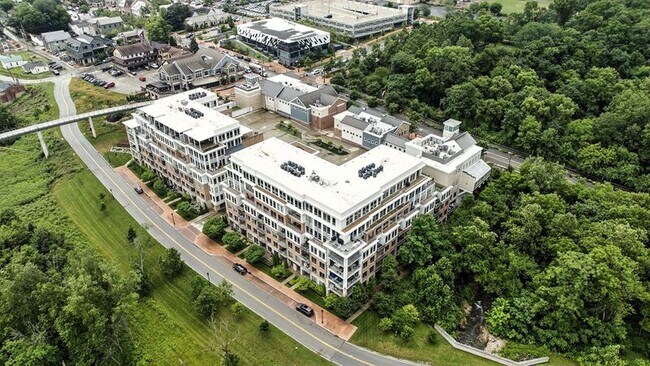 Building Photo - 105 N Riverview St