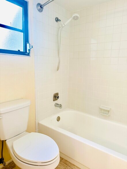 Building Photo - 2208 Bahia Vista St