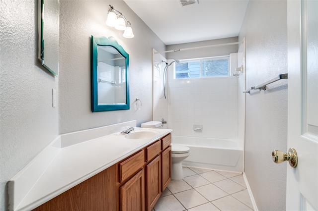 Building Photo - 10810 Camelot Dr