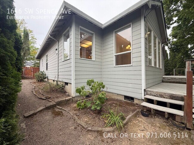 Building Photo - 1646 SW Spence Ave