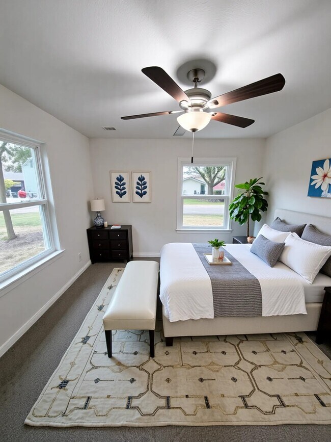 Building Photo - 5451 Oriole St