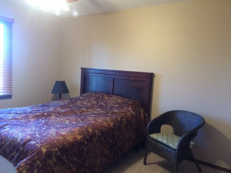 Building Photo - 1843 Hollywood Ct