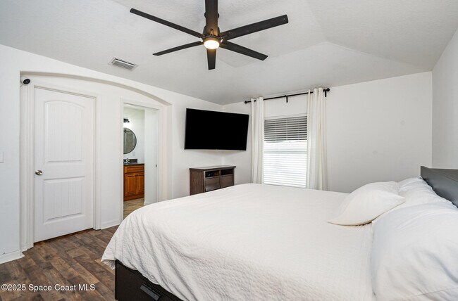 Building Photo - 499 Bayard Ave NE