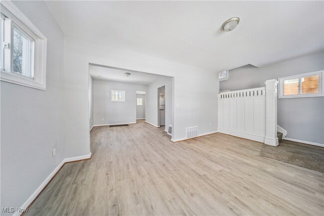 Building Photo - 702 Grace Ave