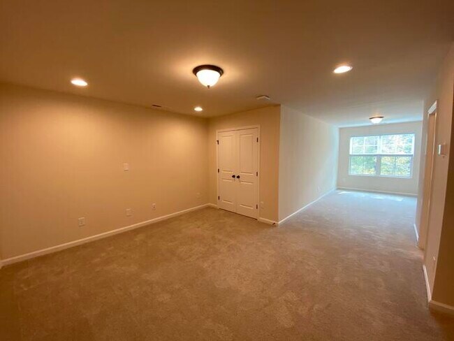 Building Photo - 1344 Southpoint Trail