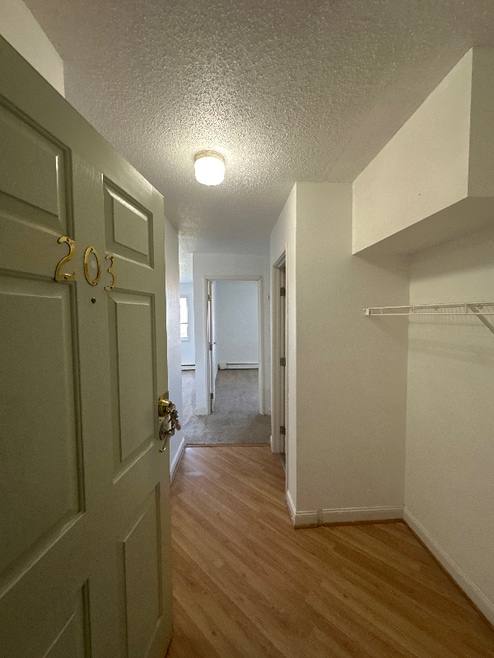 Building Photo - 1518 1st St E