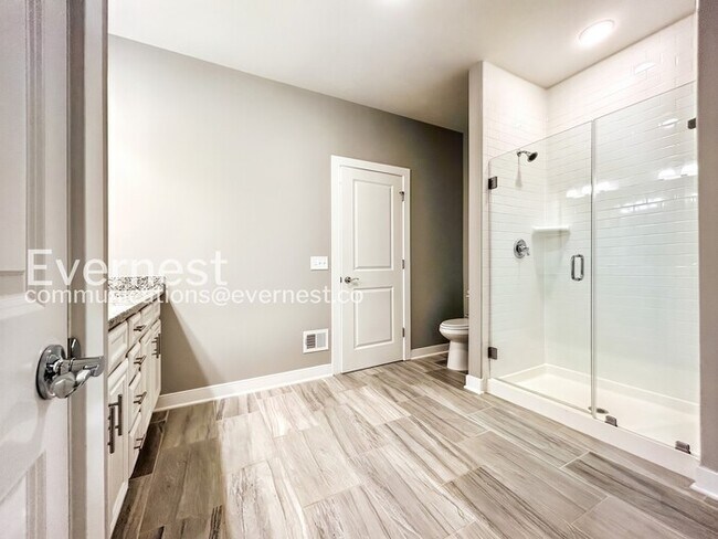 Building Photo - Spacious 3 Bed, 2.5 Bath Town Home with Attached Garage | Pet Friendly