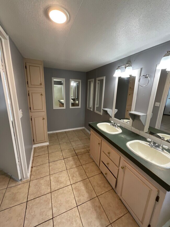 Building Photo - 112 County Road 3563