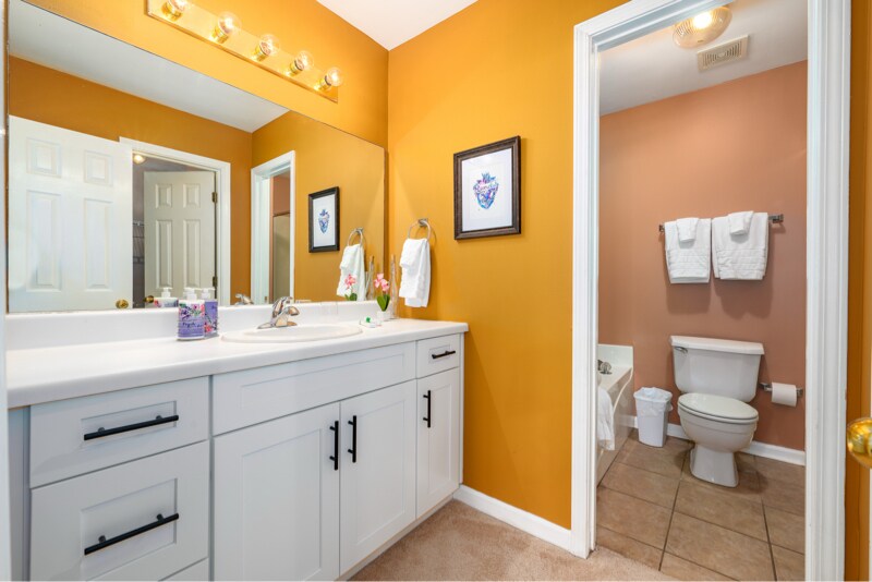 Building Photo - 201 Willow Creek S Cir