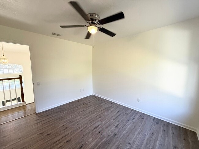 Building Photo - Beautifully Updated 4-Bedroom Home with Po...