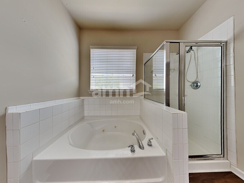 Building Photo - 1500 Woodberry Ct