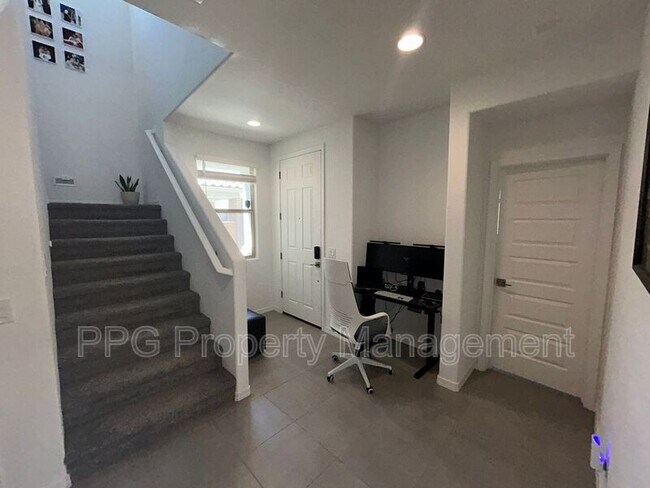 Building Photo - 14118 W Hackamore Dr