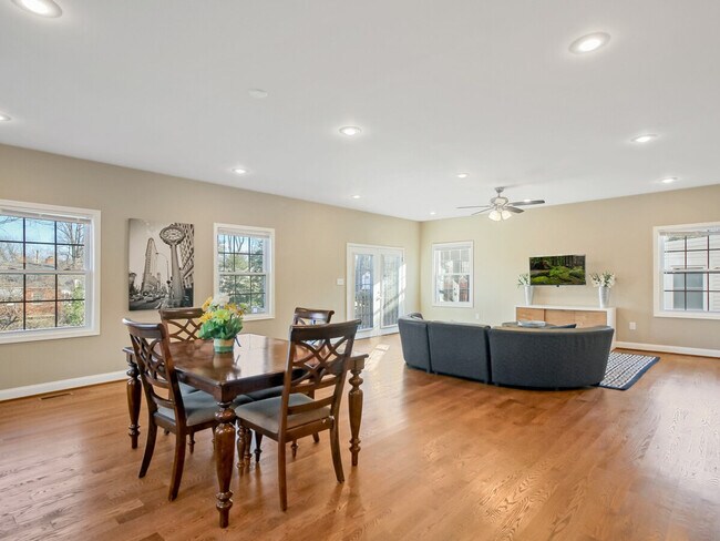 Building Photo - 624 U.S. 29-SI ID1395358P