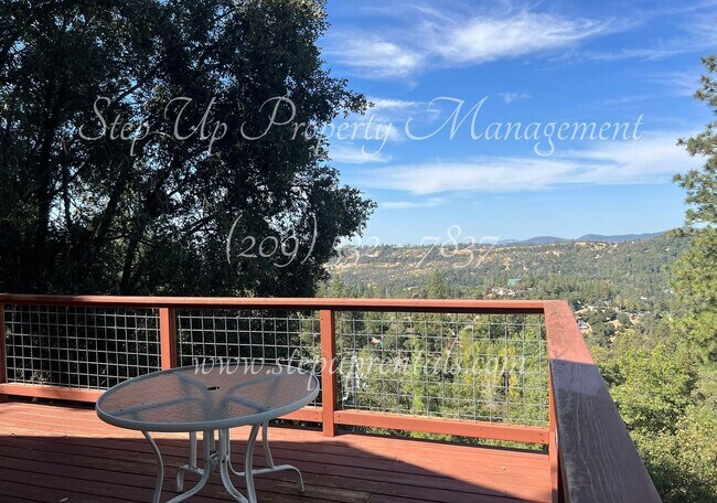 Building Photo - Charming 3-Bedroom Retreat with Modern Updates and Scenic Views in Ponderosa Hills