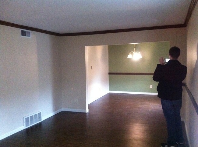 Building Photo - 1070 Cedargate Dr