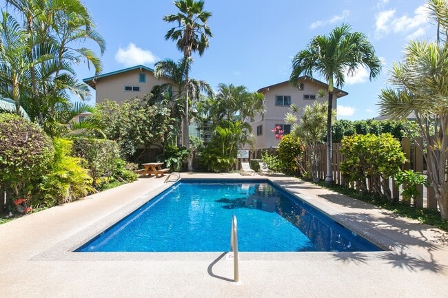 Building Photo - SPACIOUS GROUND FLOOR condo w/ 1/1/1pkg co...