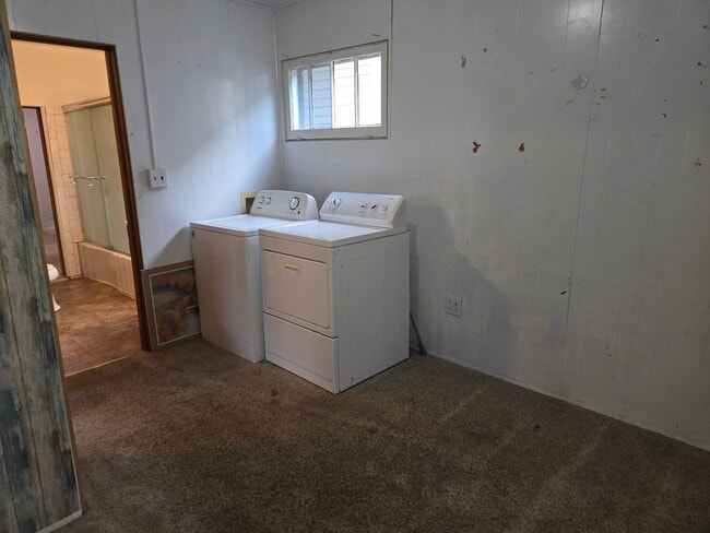 Building Photo - 902 7th Ave N