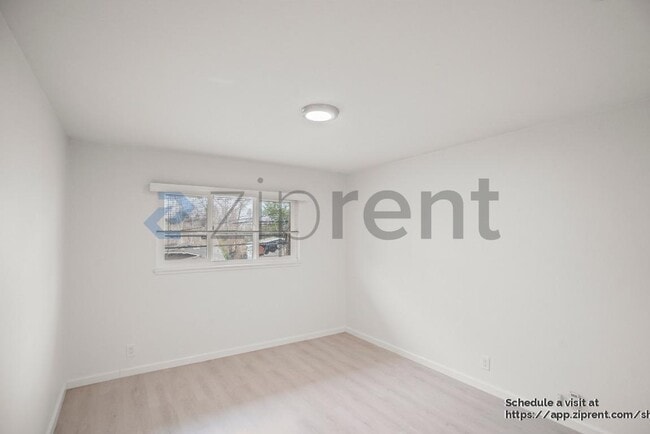 Building Photo - 836 El Camino Real