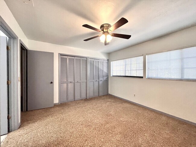 Building Photo - Updated 3 Bedroom, 3 Bathroom Townhome in Rockwood Villas!