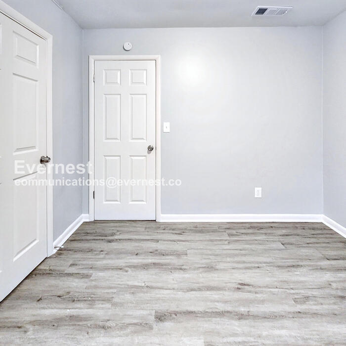 Building Photo - 1079 Shieldcrest Way