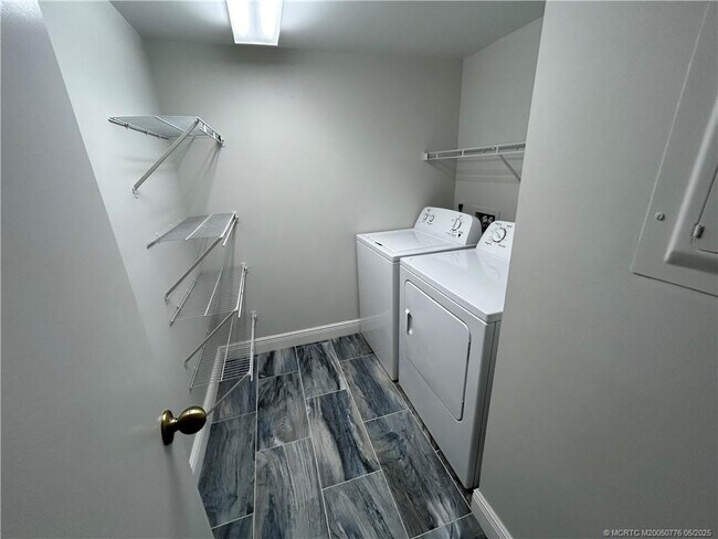 Building Photo - 2114 SW Silver Pine Way