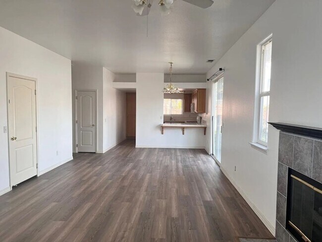 Building Photo - 3 Bedroom, 1 Bath Home with attached 2 car garage