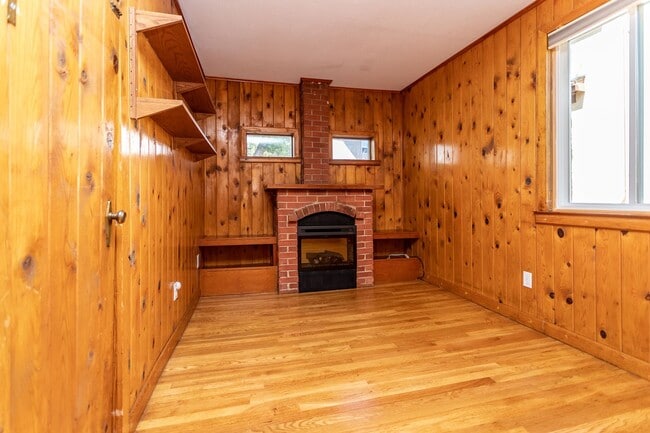 Building Photo - 12 W Brookside St