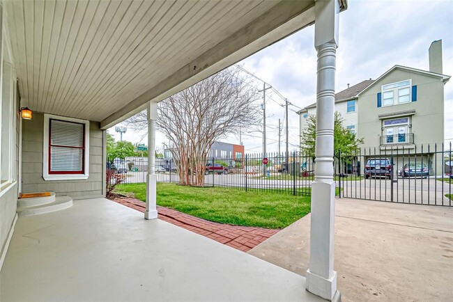 Building Photo - 802 E 29th St