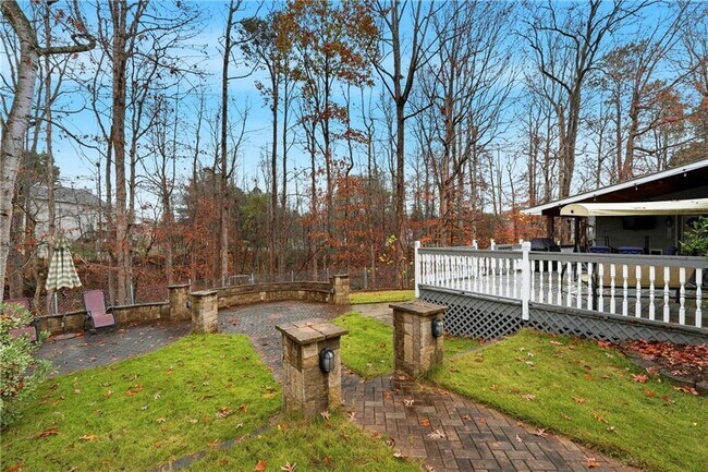 Building Photo - 5960 River Ridge Ln