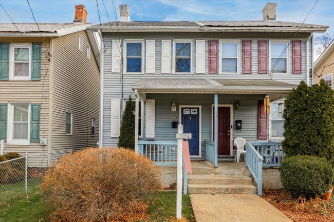 Building Photo - 3 Bed 1.5 Bath Twin in West Chester Borough!