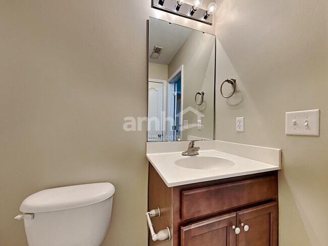Building Photo - 104 Brick Greens Ct
