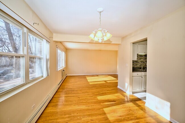 Building Photo - 1930 W Estes Ave