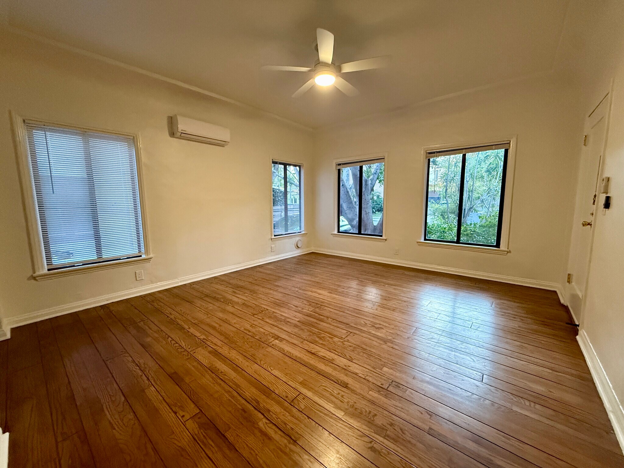 Building Photo - 840 Huntley Dr