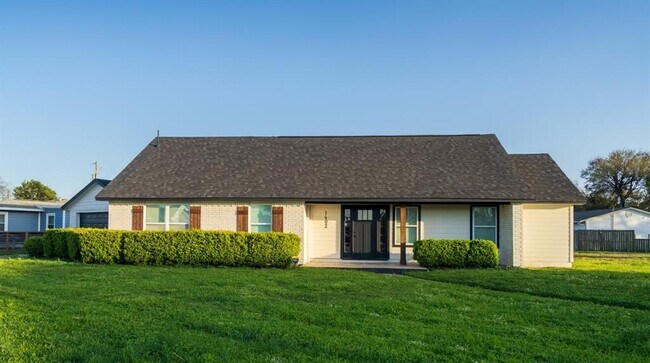 Building Photo - 1402 Bayou Shore Dr