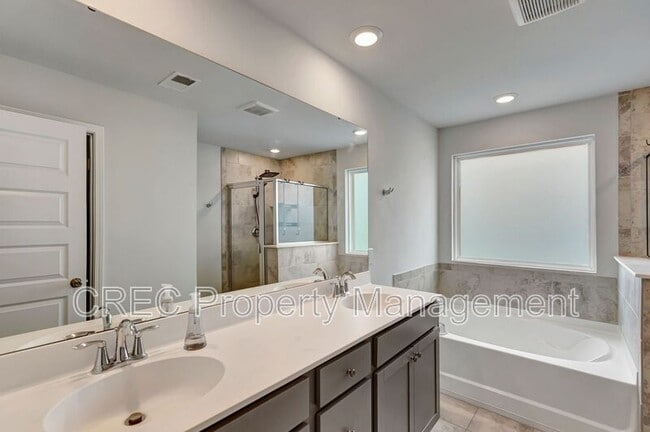 Building Photo - 270 Firewheel Ct