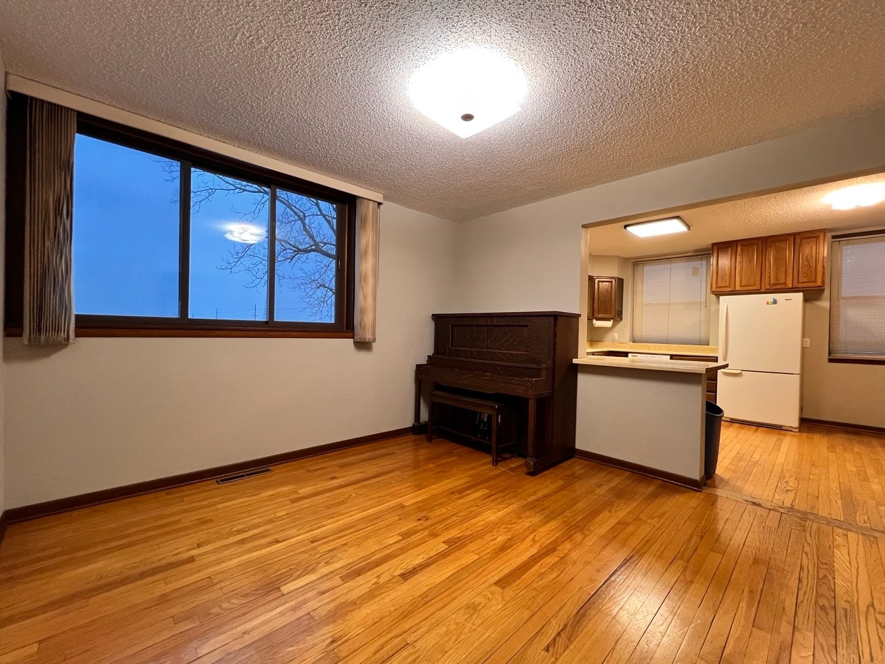 dining room 2 - 5175 50th Ave