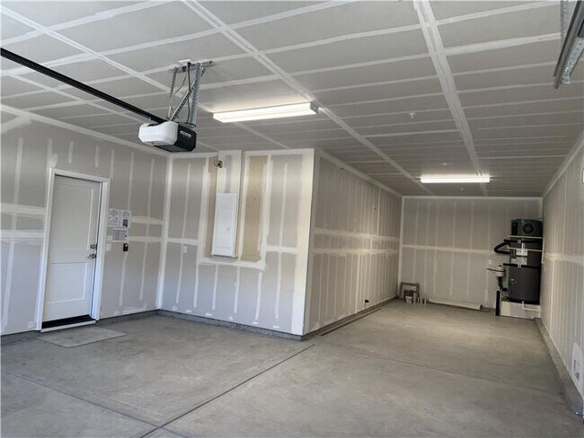 Building Photo - 140 Labrusca Dr