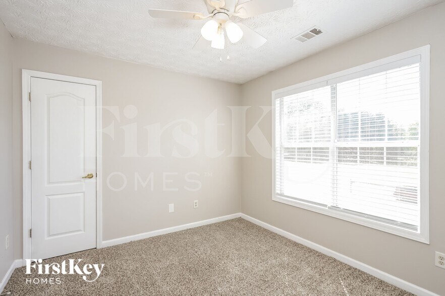 Building Photo - 112 Wyckliffe Dr