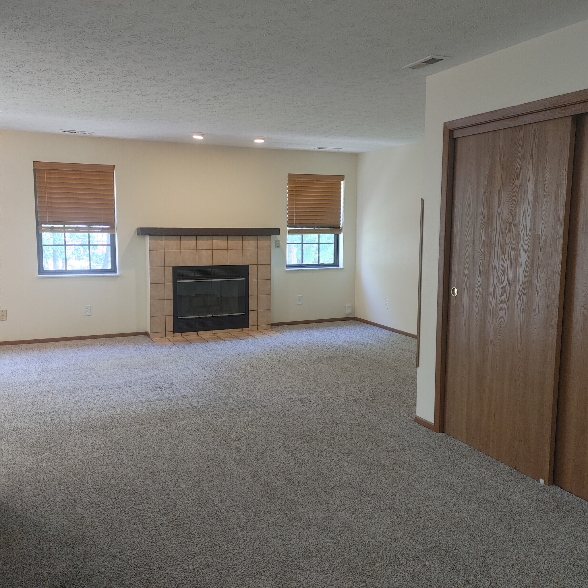 Building Photo - 1276 Robbins Run Ct