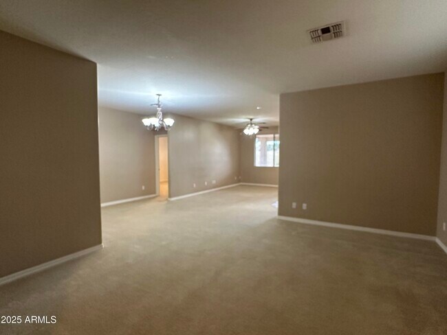 Building Photo - 14451 W Weldon Ave