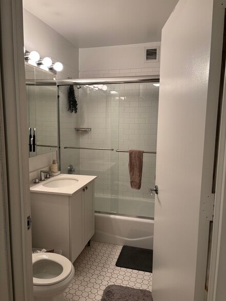 Building Photo - 290 8th Ave