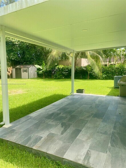 Building Photo - 6255 SW 62nd Ct