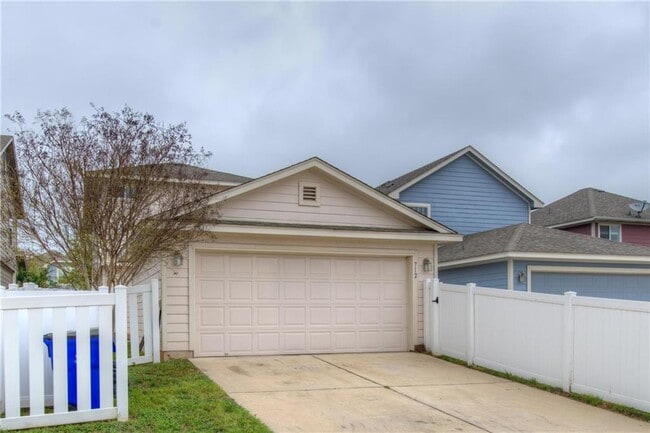 Building Photo - 712 Alamo Plaza Dr