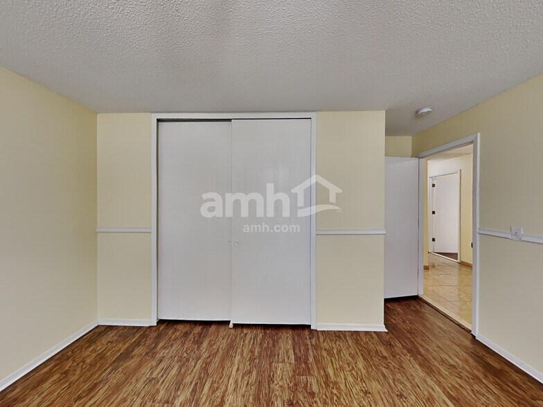 Building Photo - 3049 Holland Dr