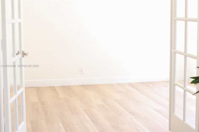 Building Photo - 3250 N Palm Aire Dr