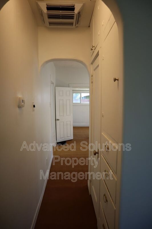 Building Photo - 1057 W 300 S