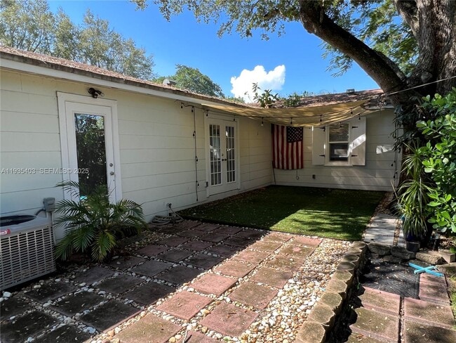 Building Photo - 606 SW 11th St