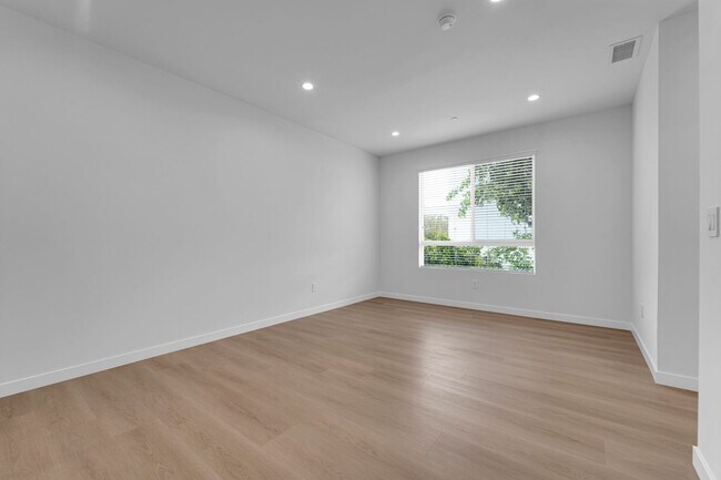 Building Photo - Modern Brand new 5-Bedroom Home for Lease ...