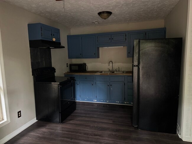 Building Photo - 226 Flowers Ln